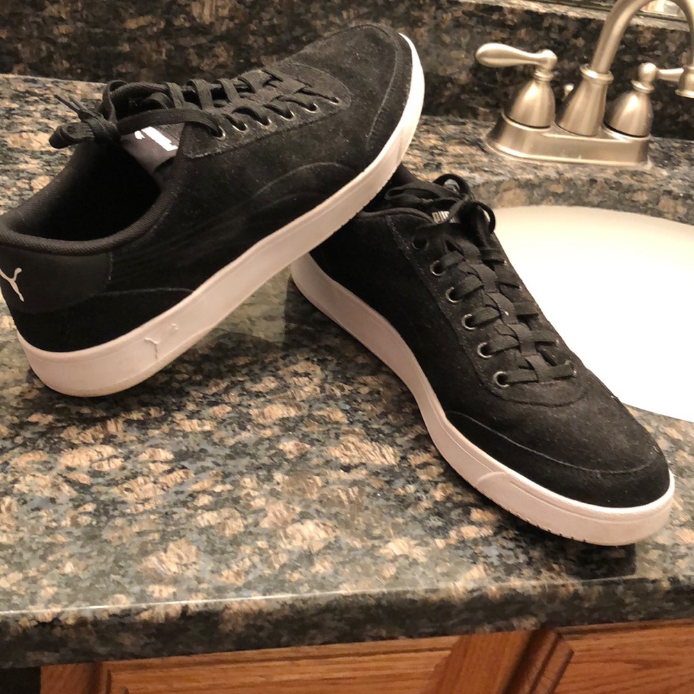 Puma suede size 9 shoes
